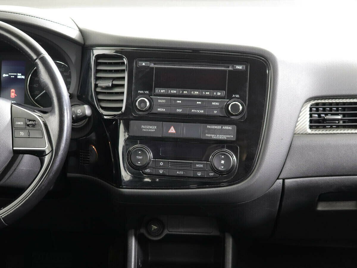 Mitsubishi Outlander, 2.0 л, Вариатор, 2015 фото 2
