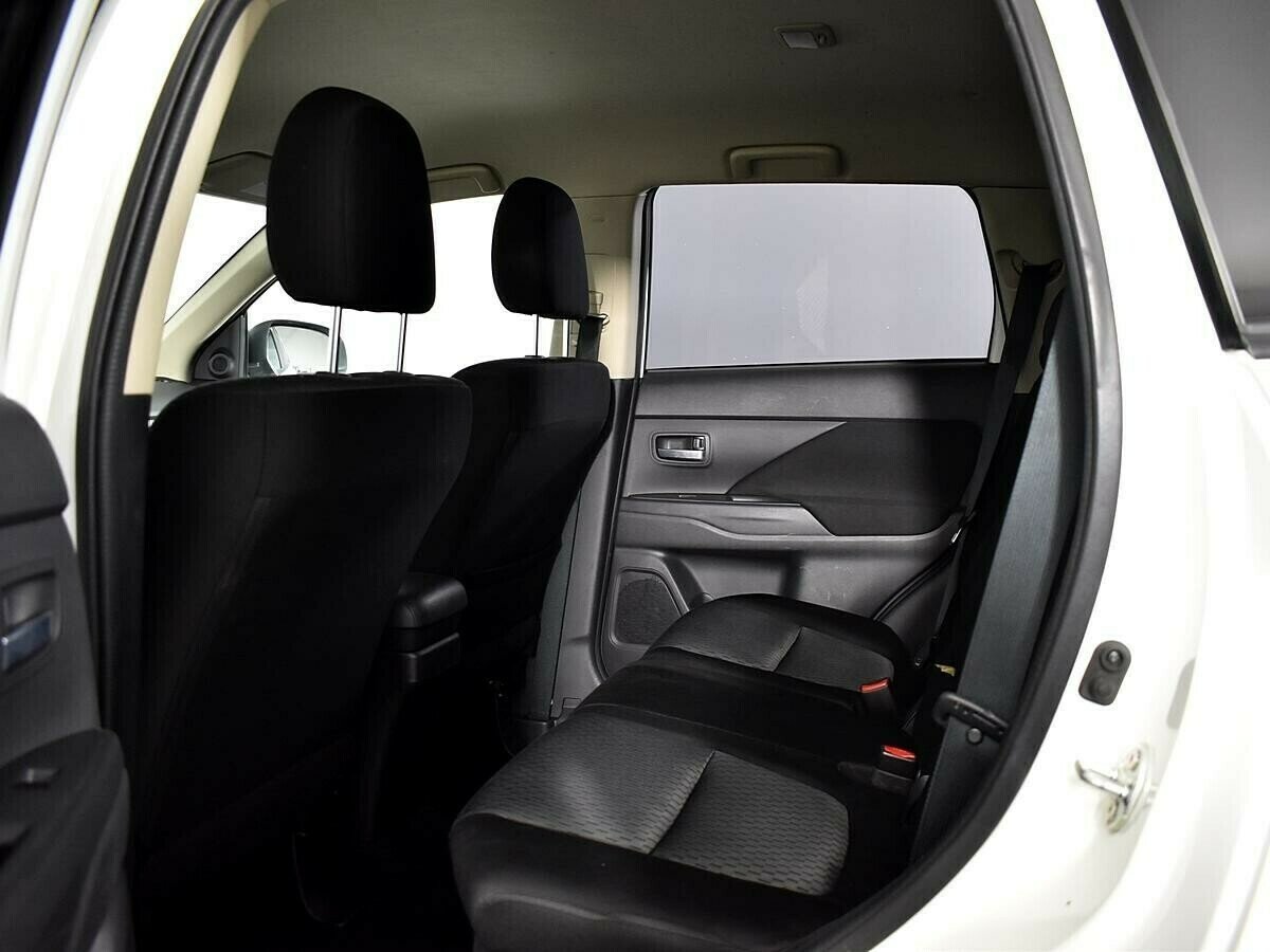Mitsubishi Outlander, 2.0 л, Вариатор, 2014 фото 2