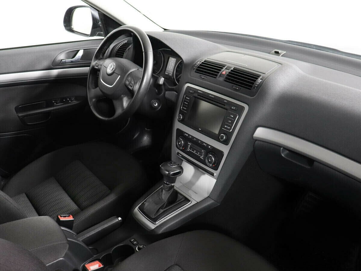 Skoda Octavia, 1.8 л, Робот, 2011 фото 8