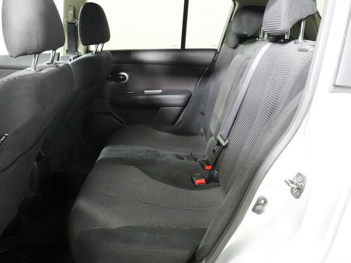 Nissan Tiida, 1.6 л, АТ, 2012 фото 1