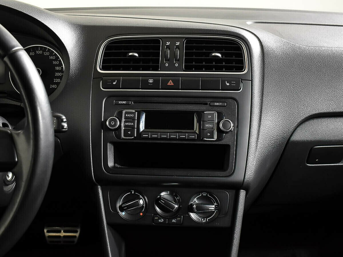 Volkswagen Polo, 1.6 л, МТ, 2011 фото 1