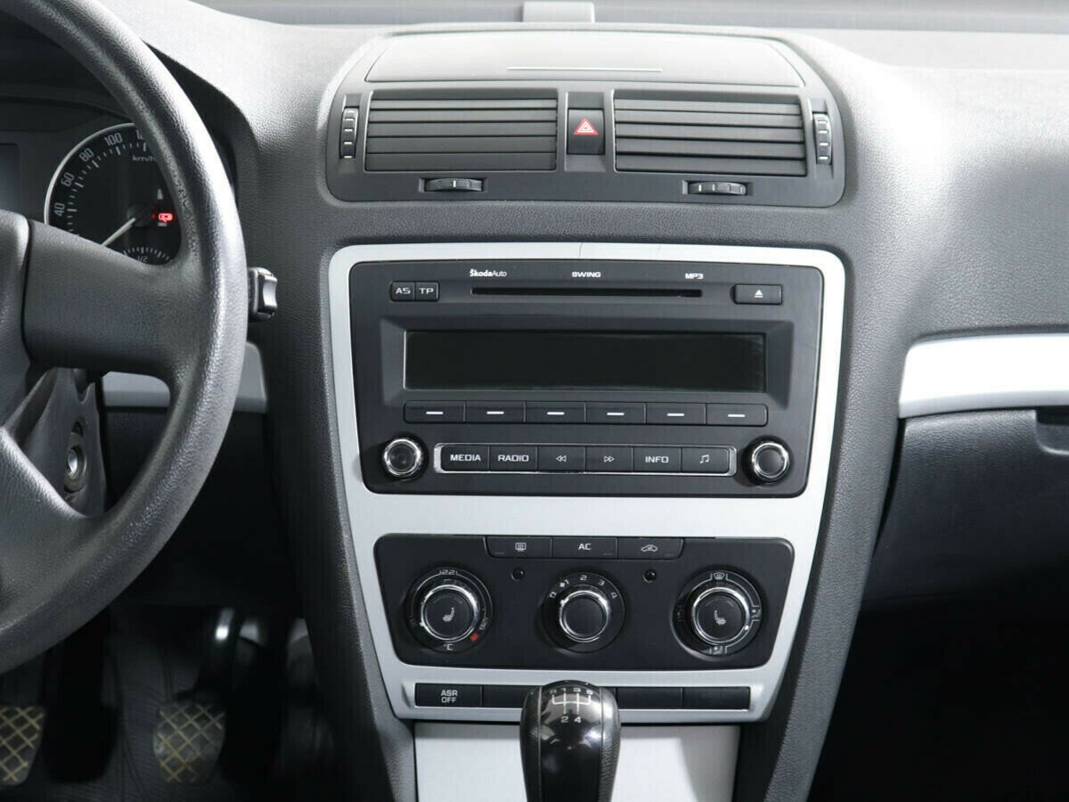 Skoda Octavia, 1.6 л, МТ, 2010 фото 2