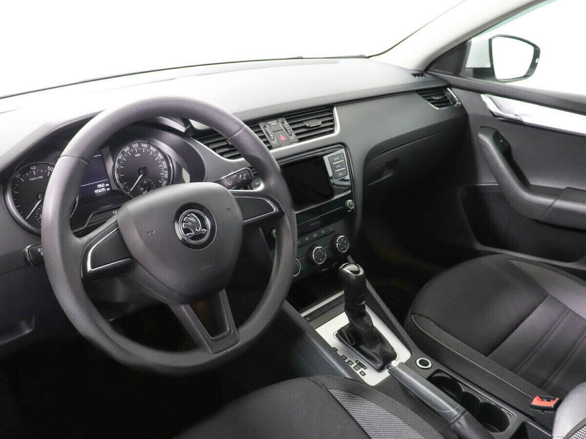 Skoda Octavia Импорт, 1.5 л, Робот, 2018 фото 2
