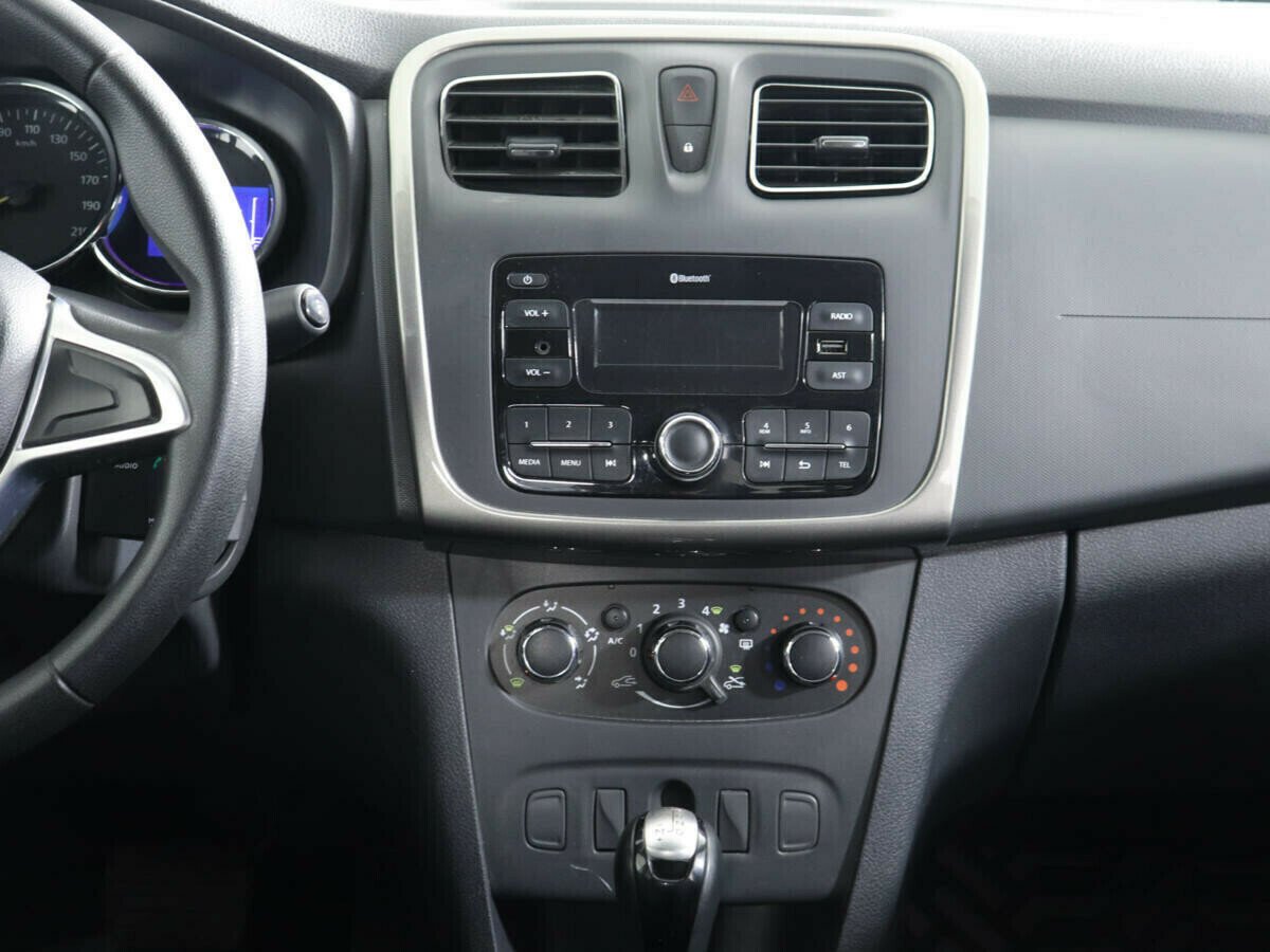 Renault Logan, 1.6 л, АТ, 2018 фото 2