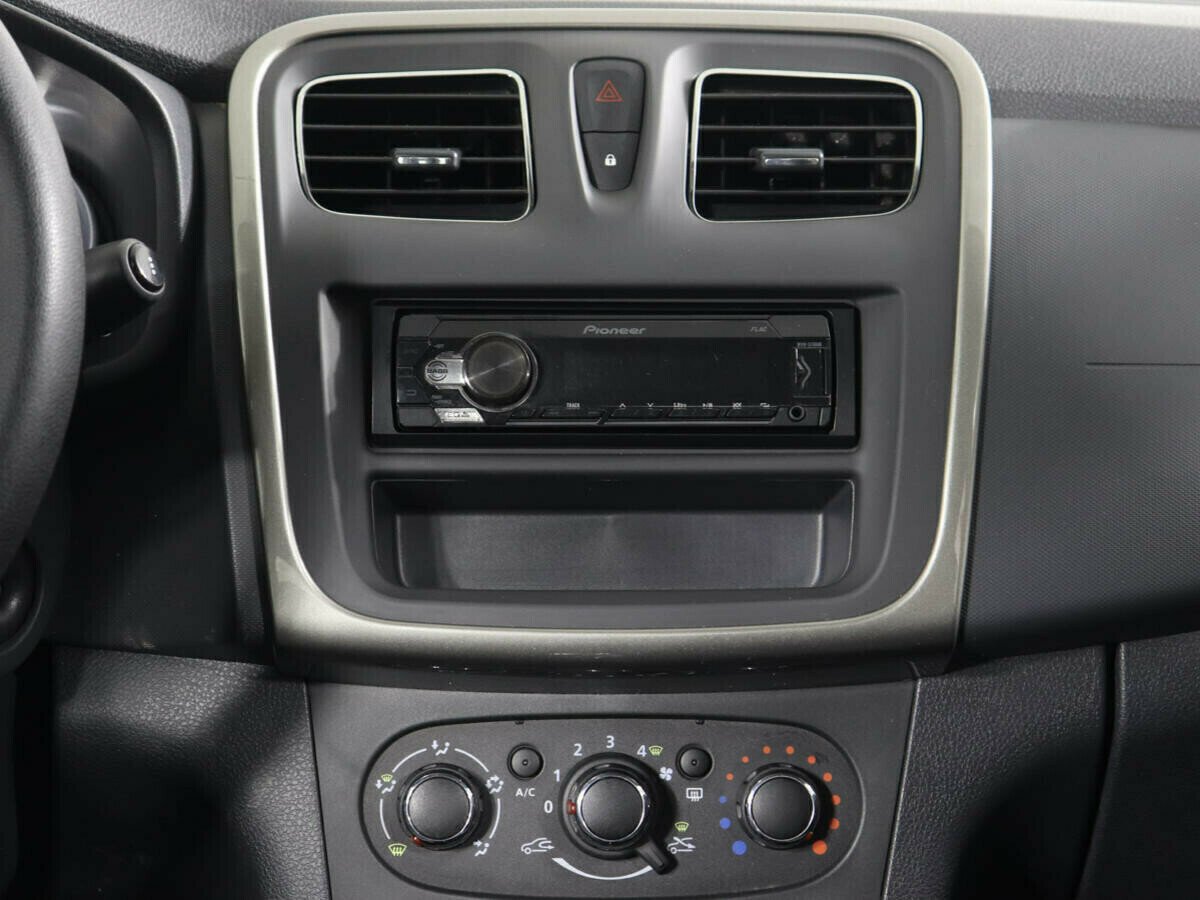 Renault Logan, 1.6 л, АТ, 2019 фото 2