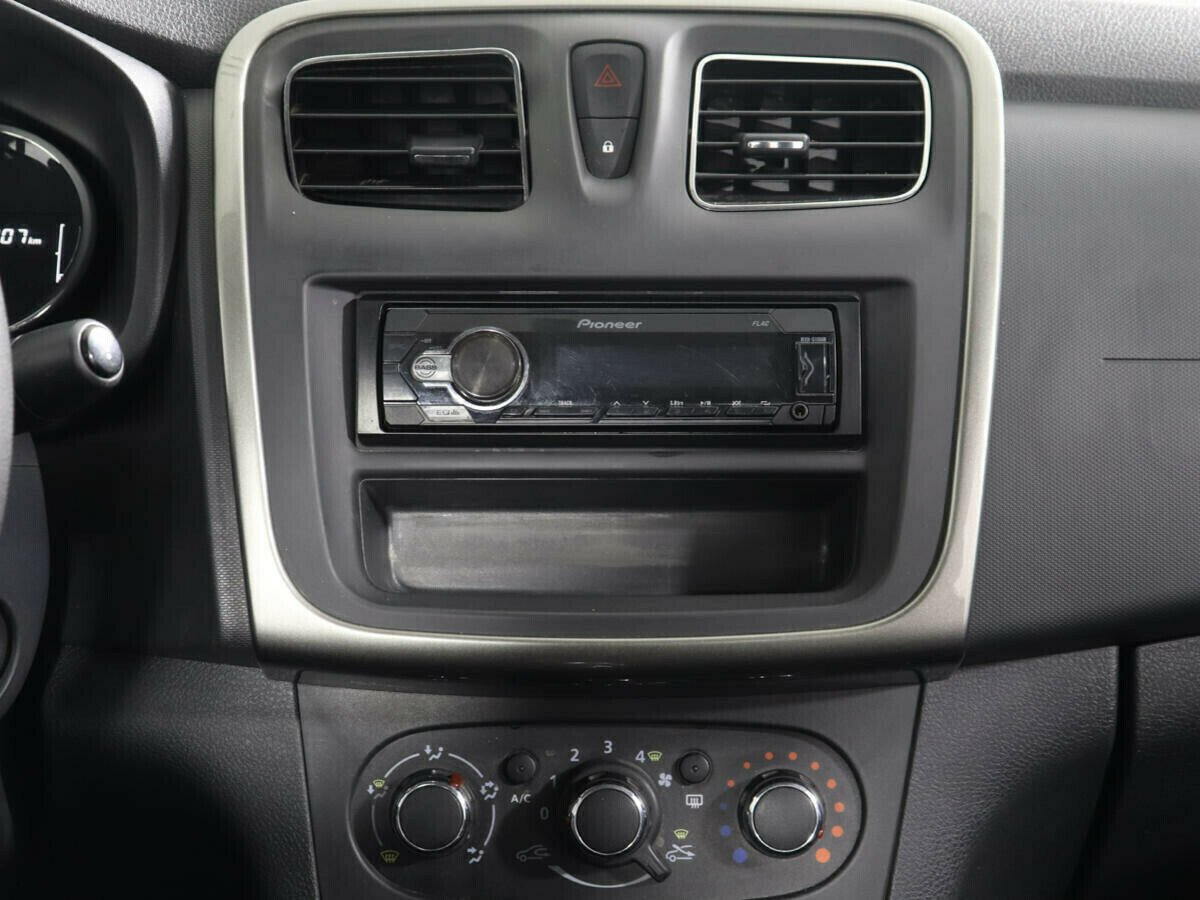 Renault Logan, 1.6 л, АТ, 2020 фото 2