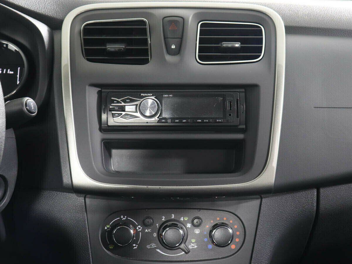 Renault Logan, 1.6 л, МТ, 2018 фото 2