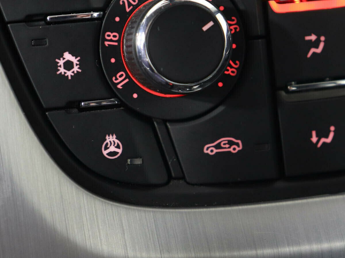 Opel Astra, 1.4 л, АТ, 2012 фото 2