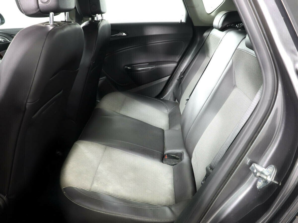 Opel Astra, 1.6 л, АТ, 2011 фото 1