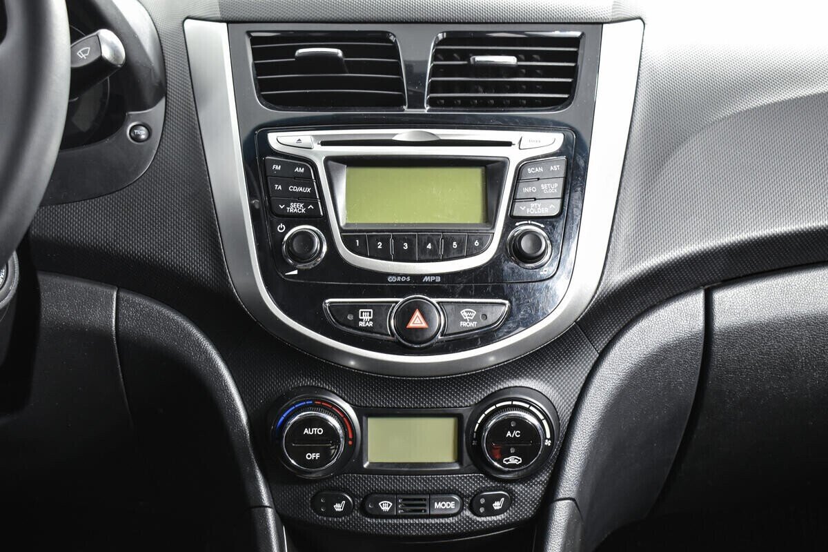 Hyundai Solaris 1.6 МКПП, 2013, 125 000 км фото 7
