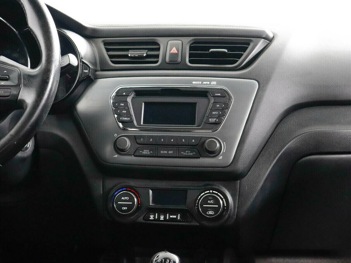 Kia Rio 1.6 МКПП, 2013, 130 000 км фото 8