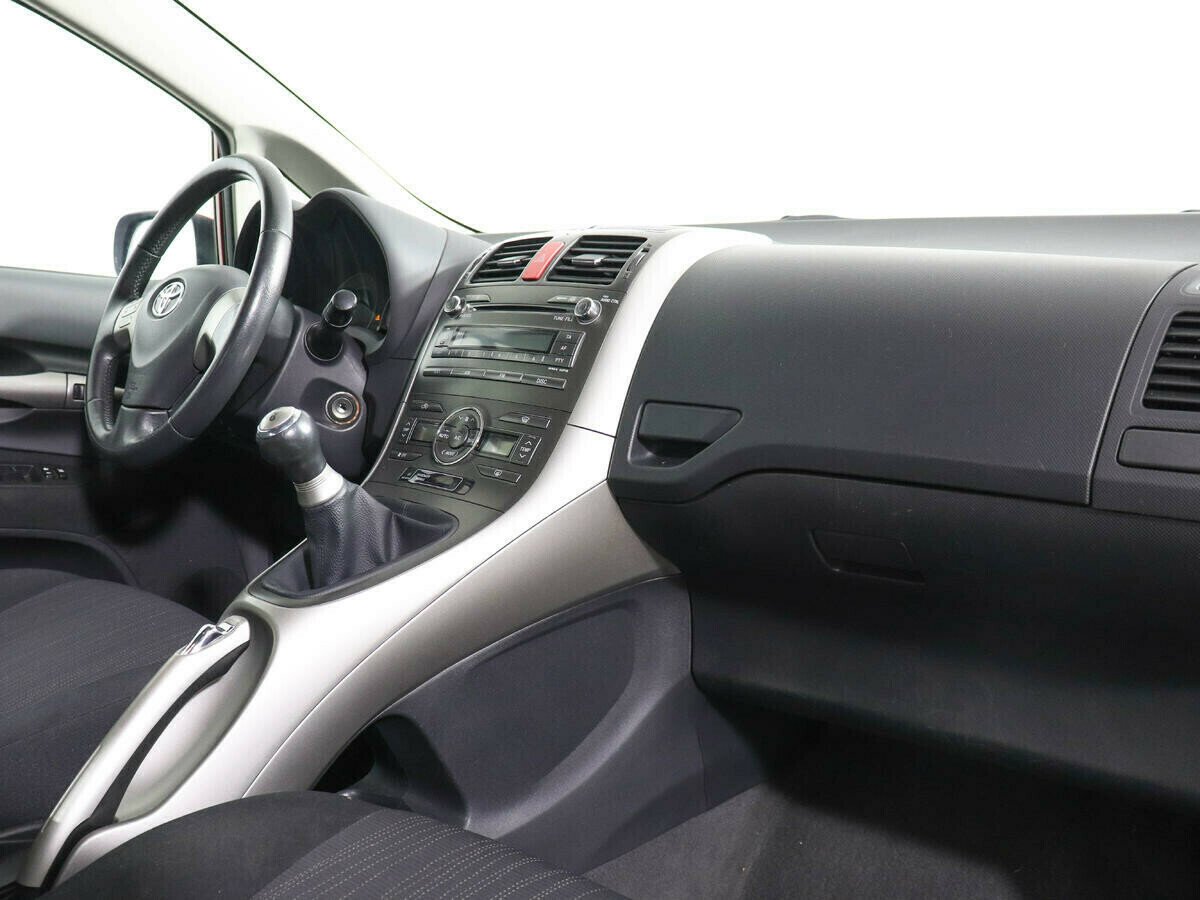 Toyota Auris 1.3 МКПП, 2010, 170 000 км фото 5
