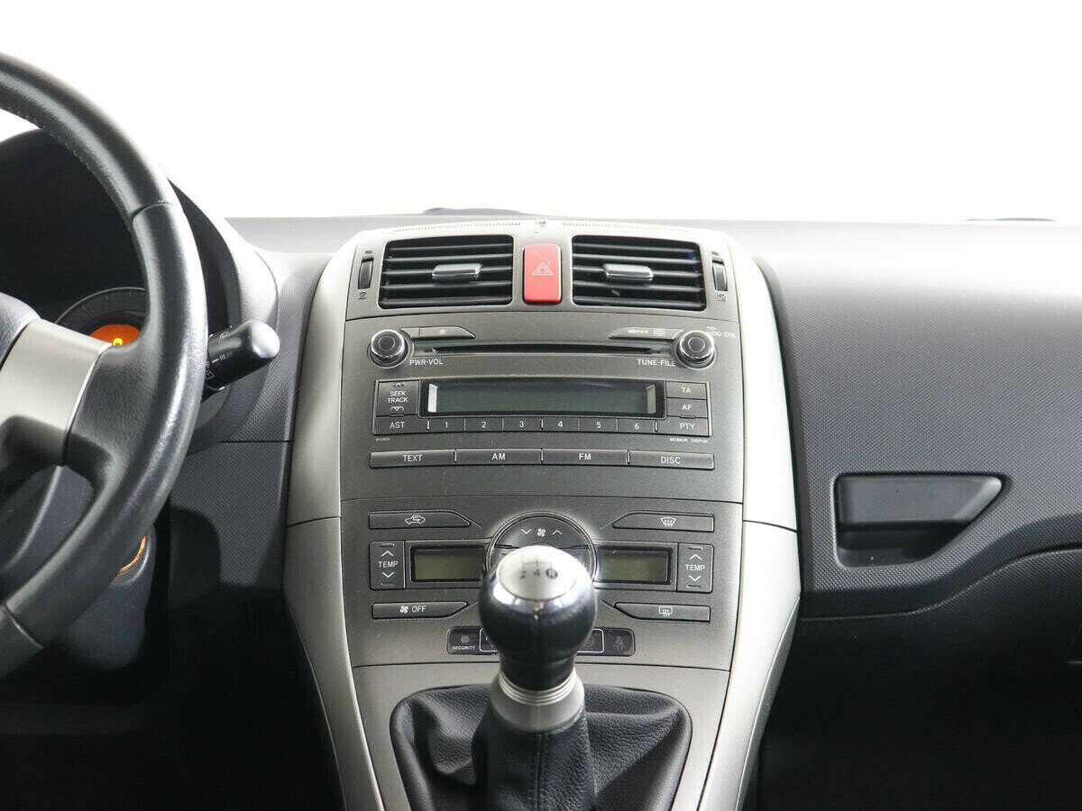 Toyota Auris 1.3 МКПП, 2010, 170 000 км фото 8