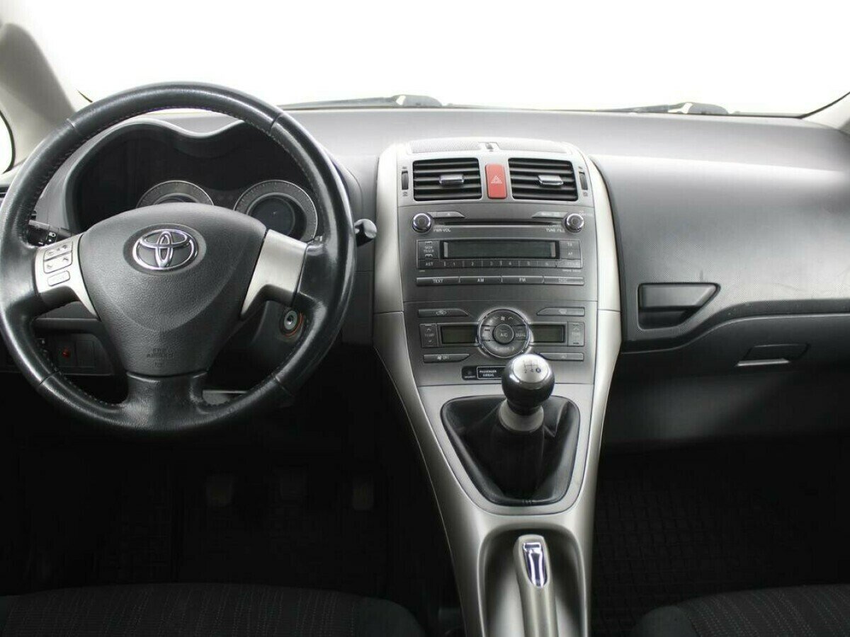 Toyota Auris 1.3 МКПП, 2009, 180 000 км фото 5