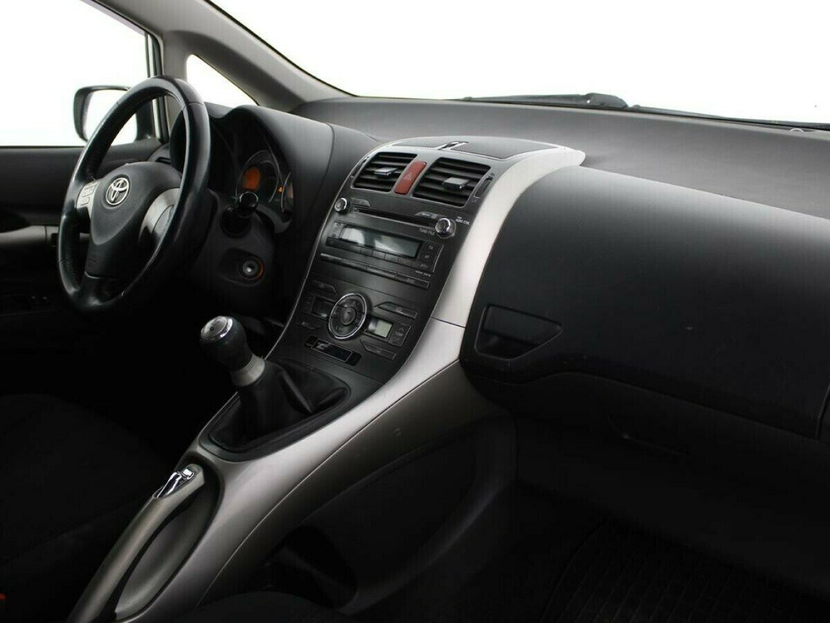 Toyota Auris 1.3 МКПП, 2009, 180 000 км фото 7
