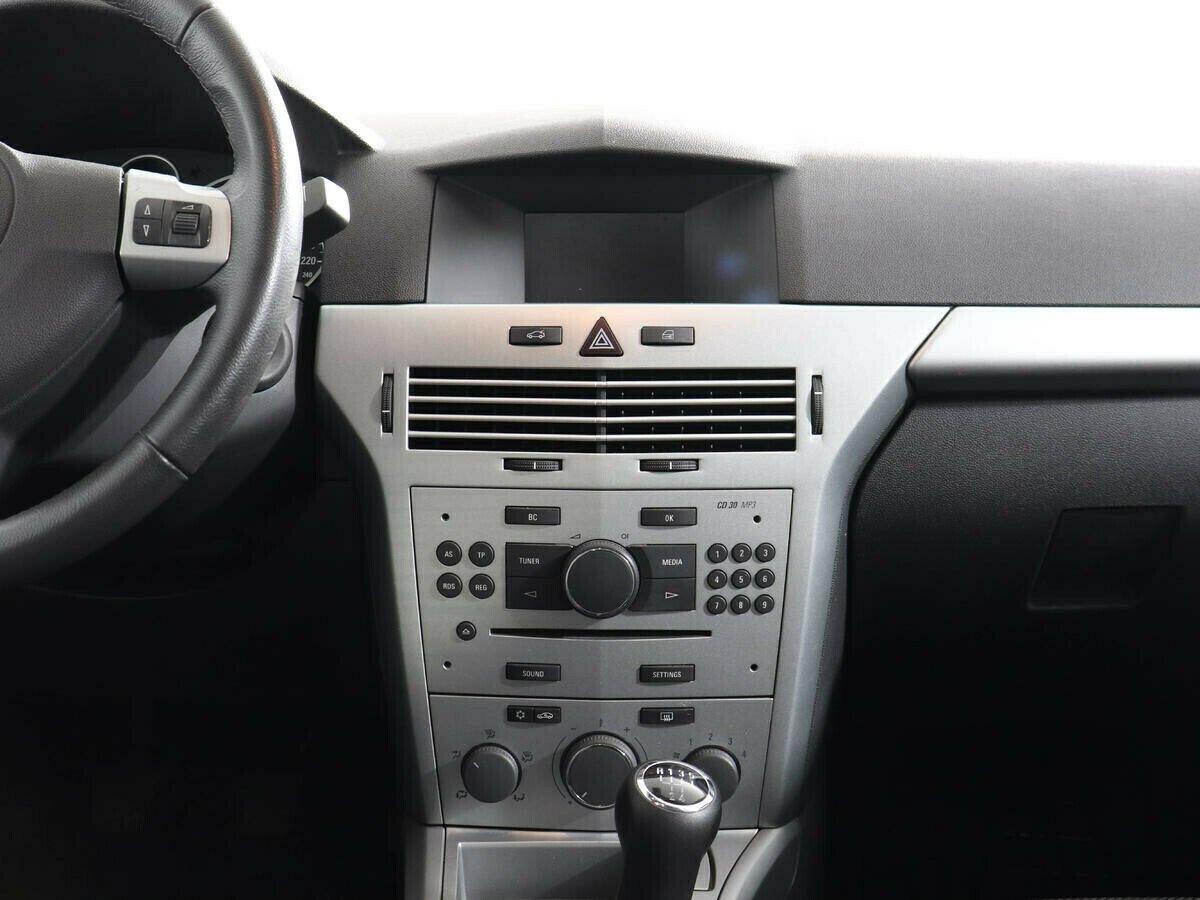 Opel Astra 1.3 МКПП, 2012, 143 000 км фото 6