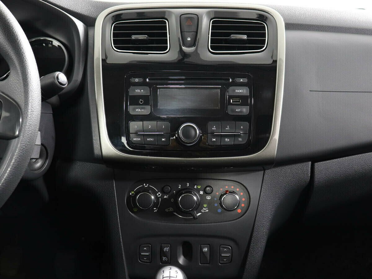 Renault Logan 1.6 МКПП, 2014, 111 000 км фото 5