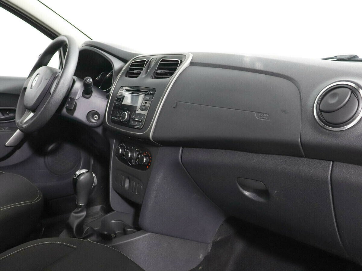 Renault Logan 1.6 АКПП, 2015, 100 000 км фото 8