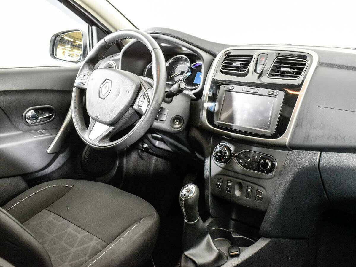 Renault Sandero 1.6 МКПП, 2016, 90 000 км фото 6